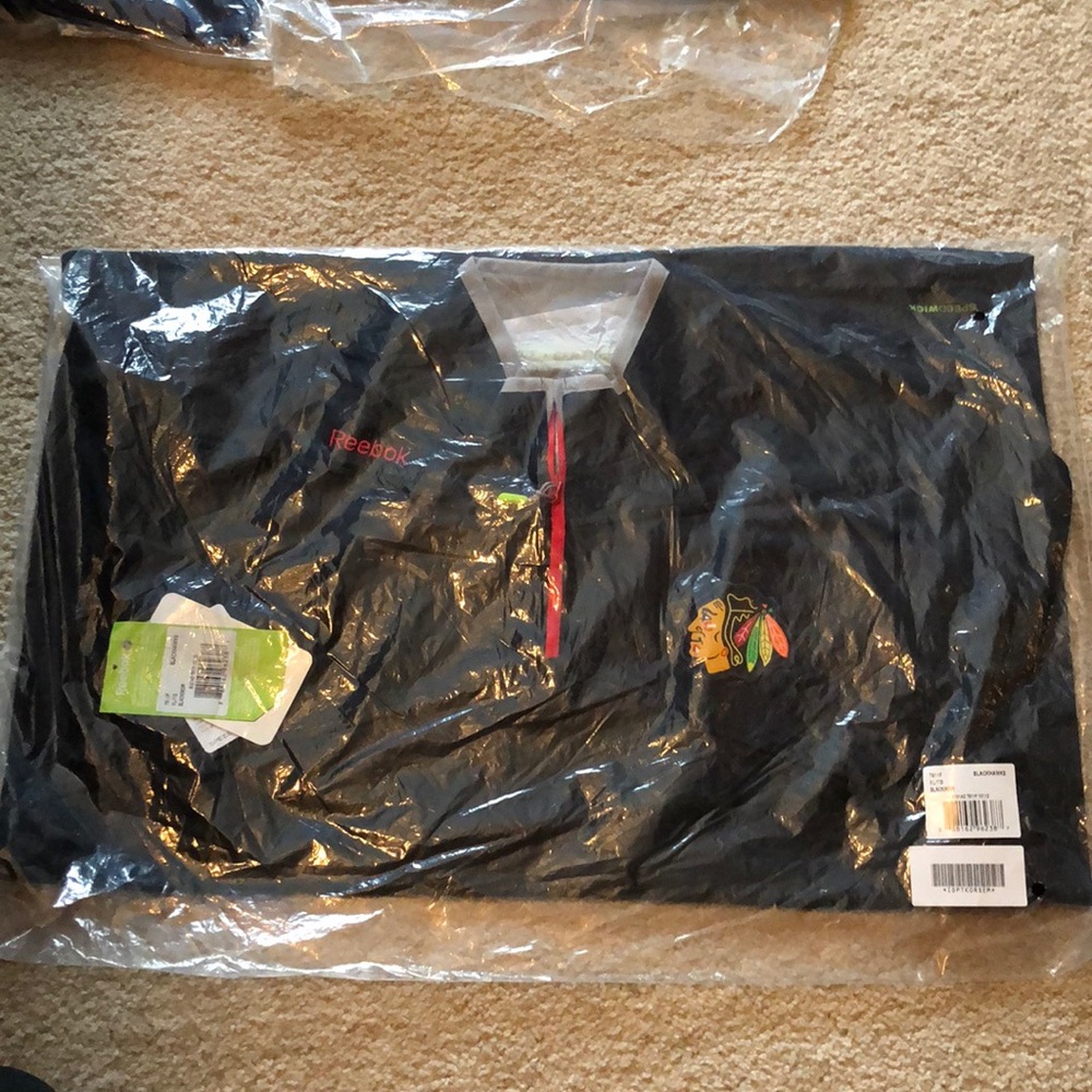 Men’s Blackhawks pullover jacket